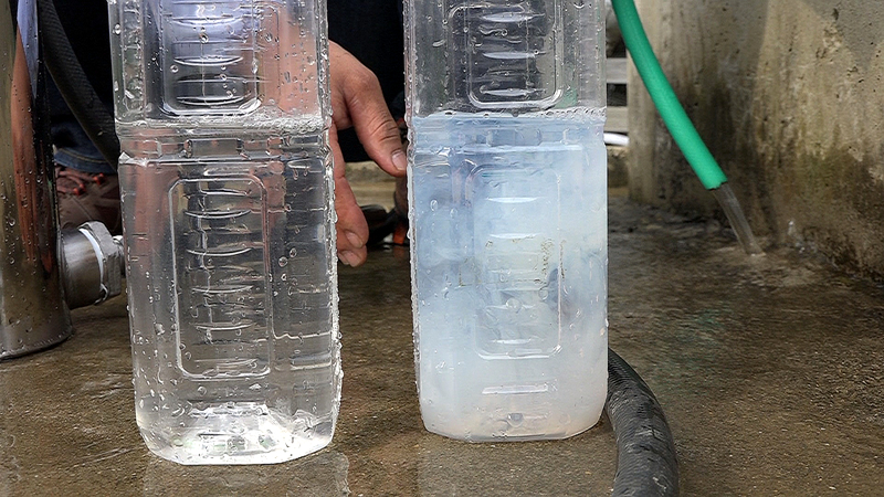 ⓒ Hard water that passed the&nbsp;softener (left) and that did not (right)