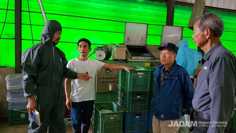 Mr. Kim explains about his operation