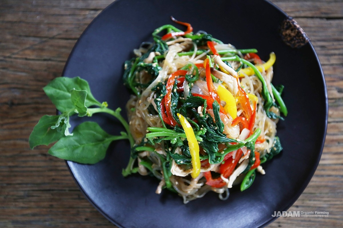 Like spinach, it is excellent for stir-fries or mixed dishes such as japchae.