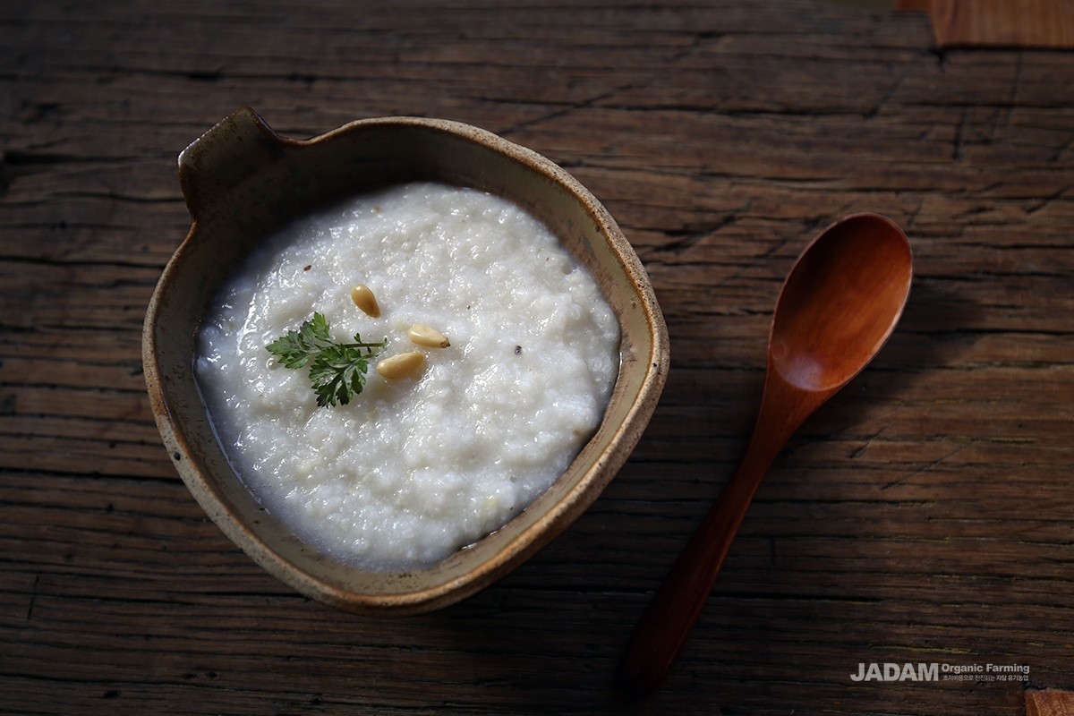 It can also be lightly ground together with soaked rice to make porridge.