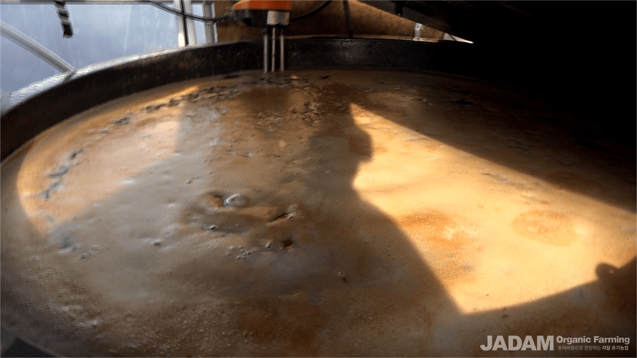 Dense, high-viscosity microbes that do not subside quickly are ideal.